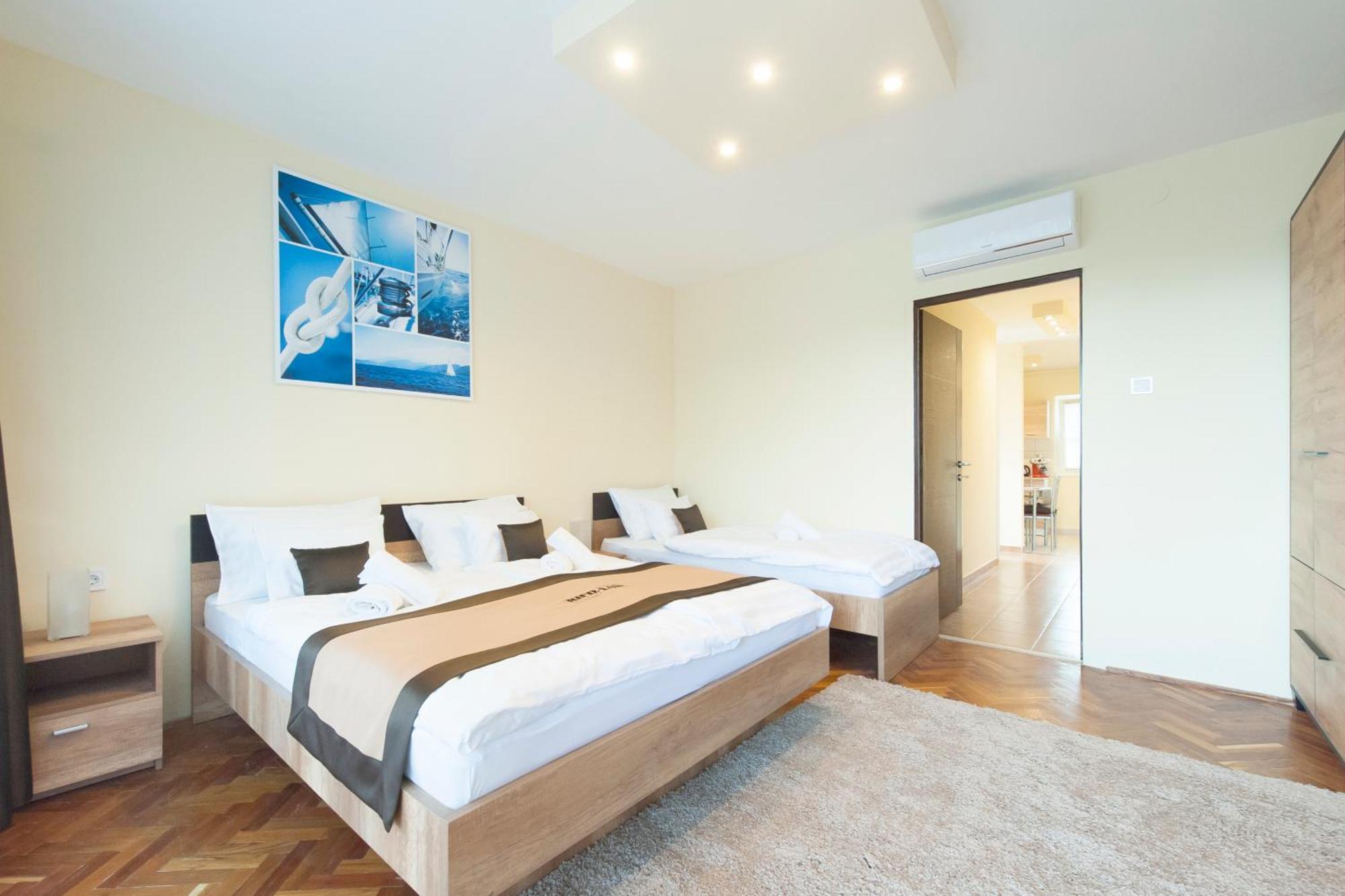 Bier-Lak Apartman House 71 Balatonlelle Bagian luar foto
