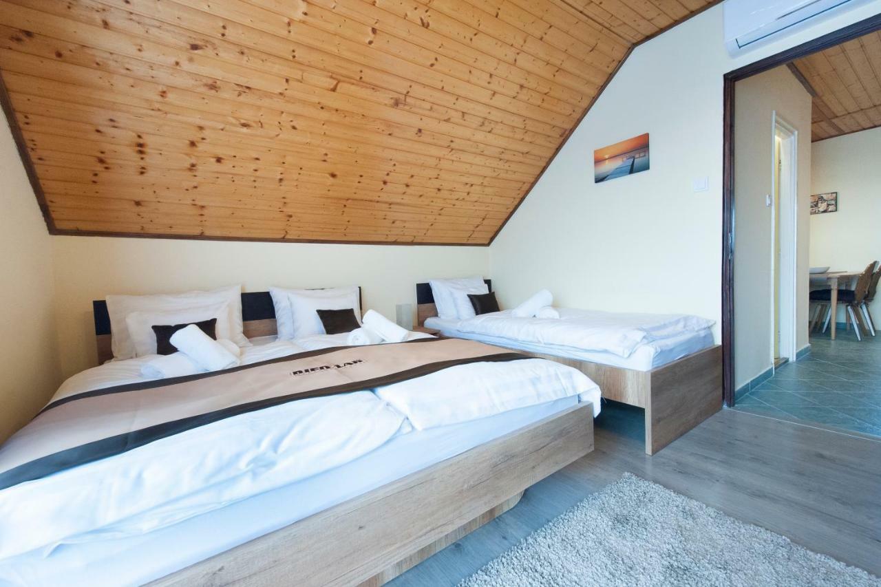 Bier-Lak Apartman House 71 Balatonlelle Bagian luar foto