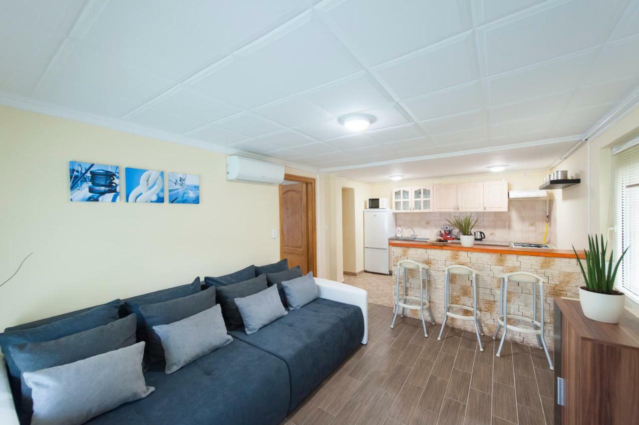 Bier-Lak Apartman House 71 Balatonlelle Bagian luar foto