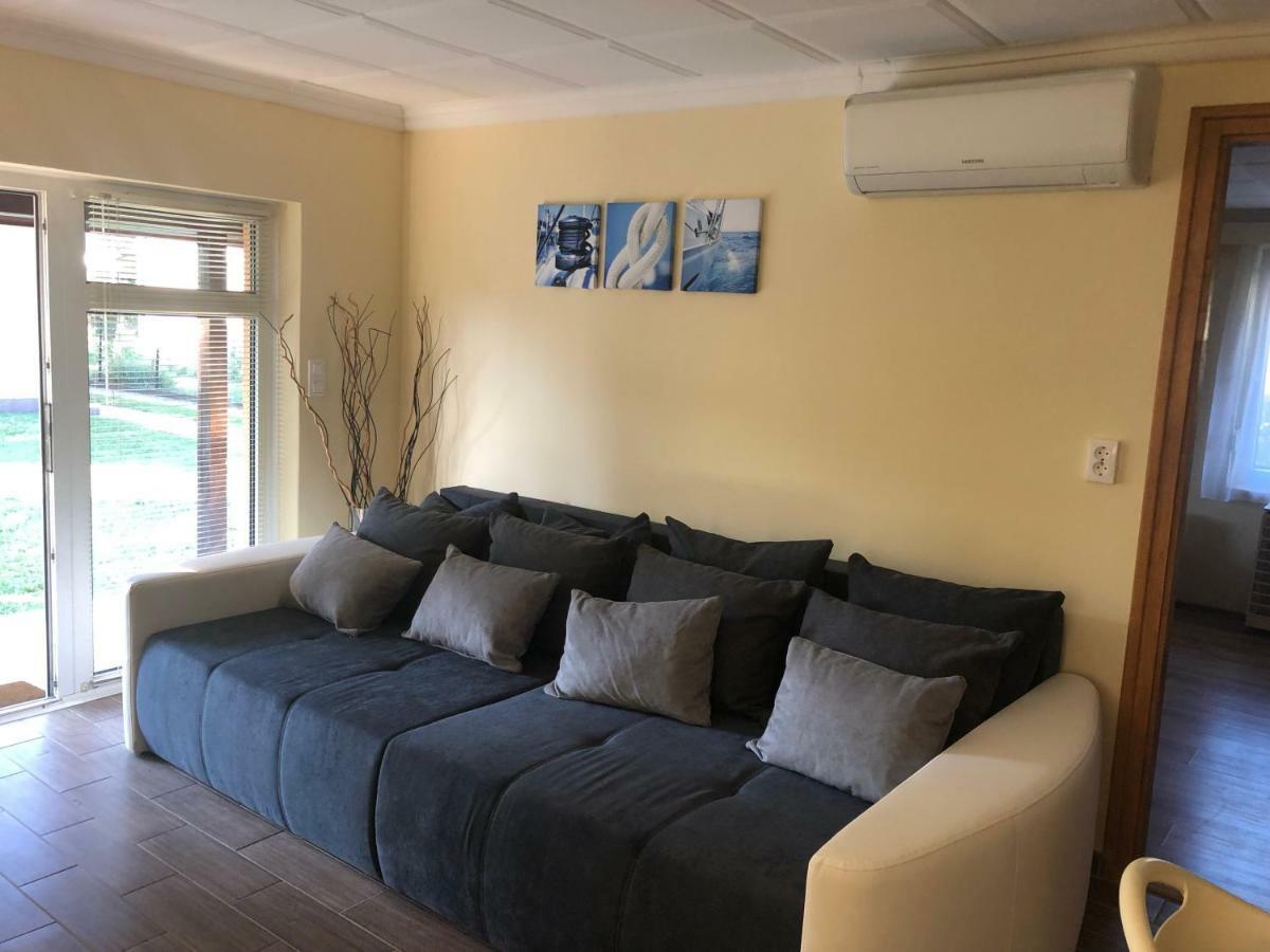 Bier-Lak Apartman House 71 Balatonlelle Bagian luar foto